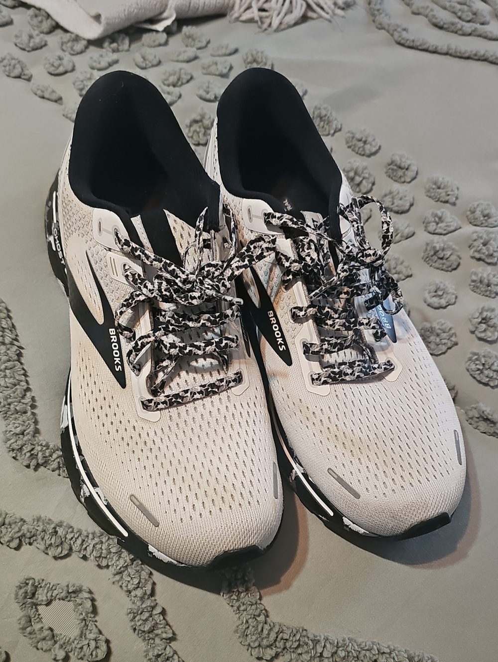 Women's Lightweight White and Black Running Sneakers